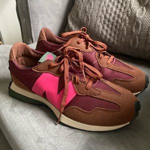 New Balance Sneaker WOMANS (NEW!)